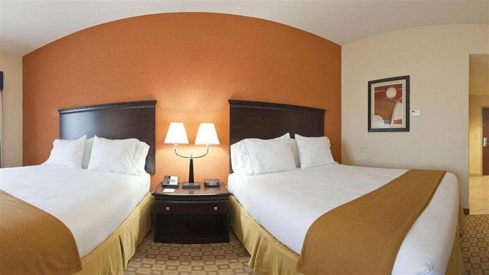 Holiday Inn Express Hotel & Suites Talladega By Ihg Ngoại thất bức ảnh
