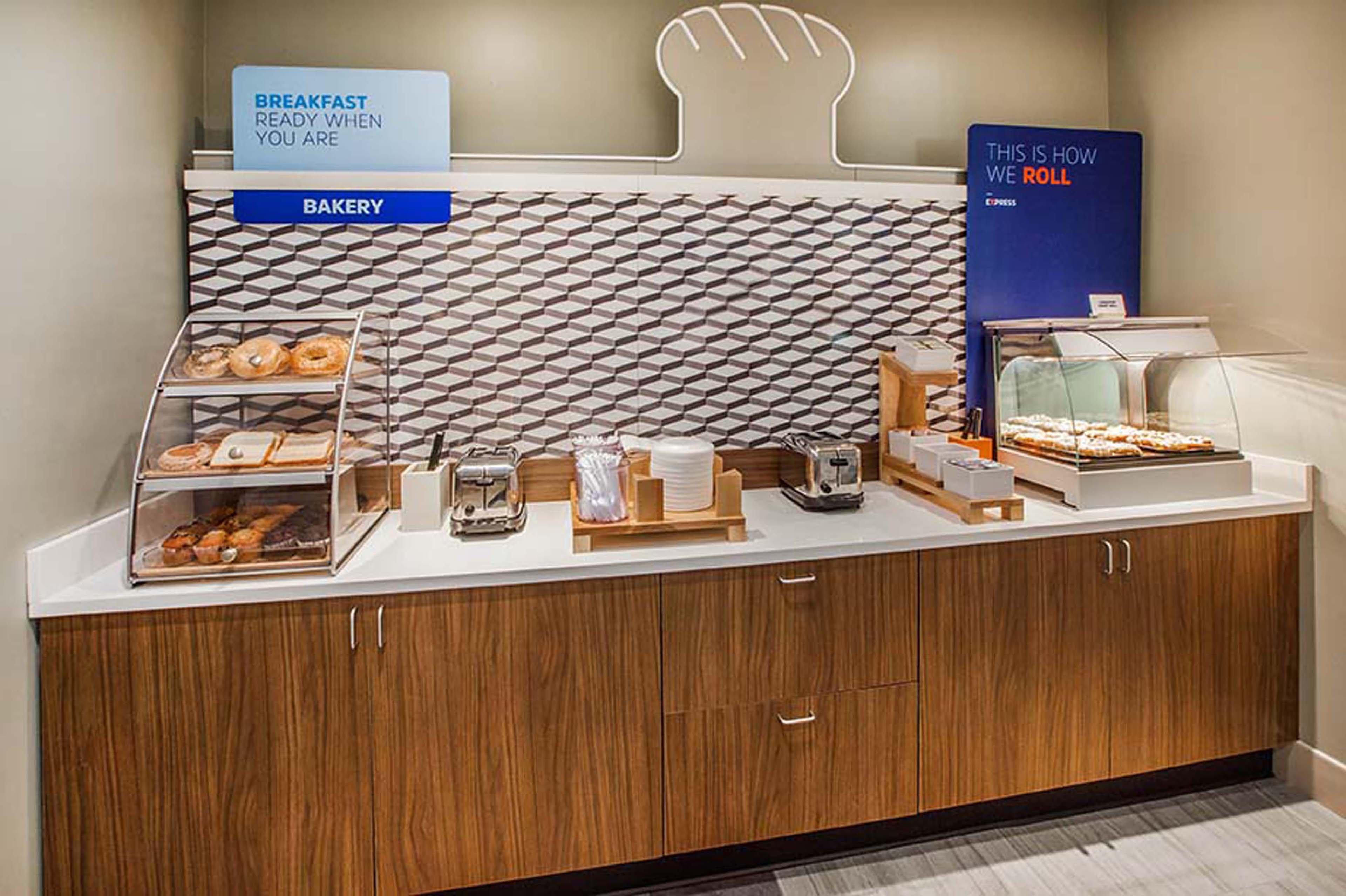 Holiday Inn Express Hotel & Suites Talladega By Ihg Ngoại thất bức ảnh