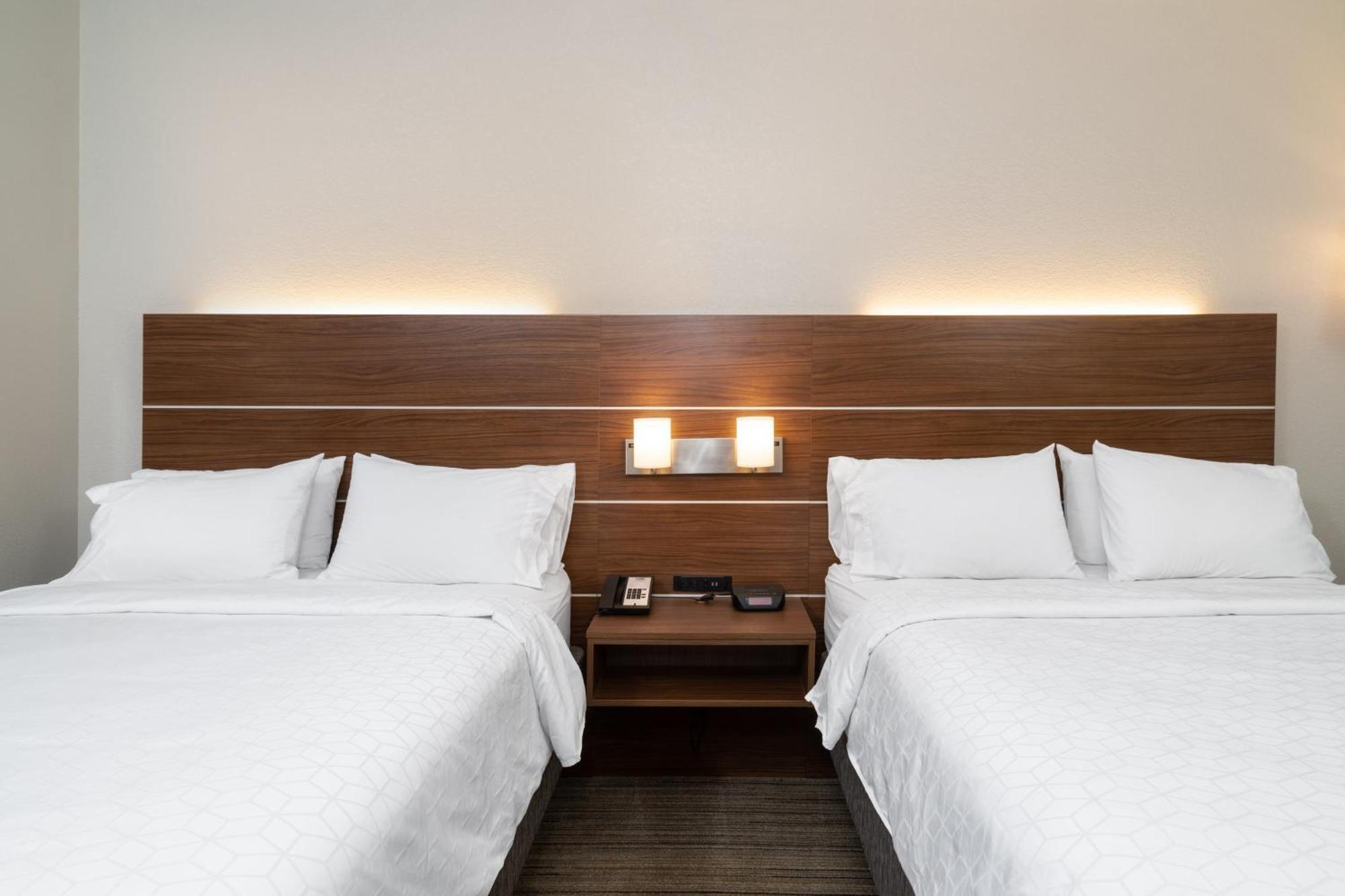 Holiday Inn Express Hotel & Suites Talladega By Ihg Ngoại thất bức ảnh