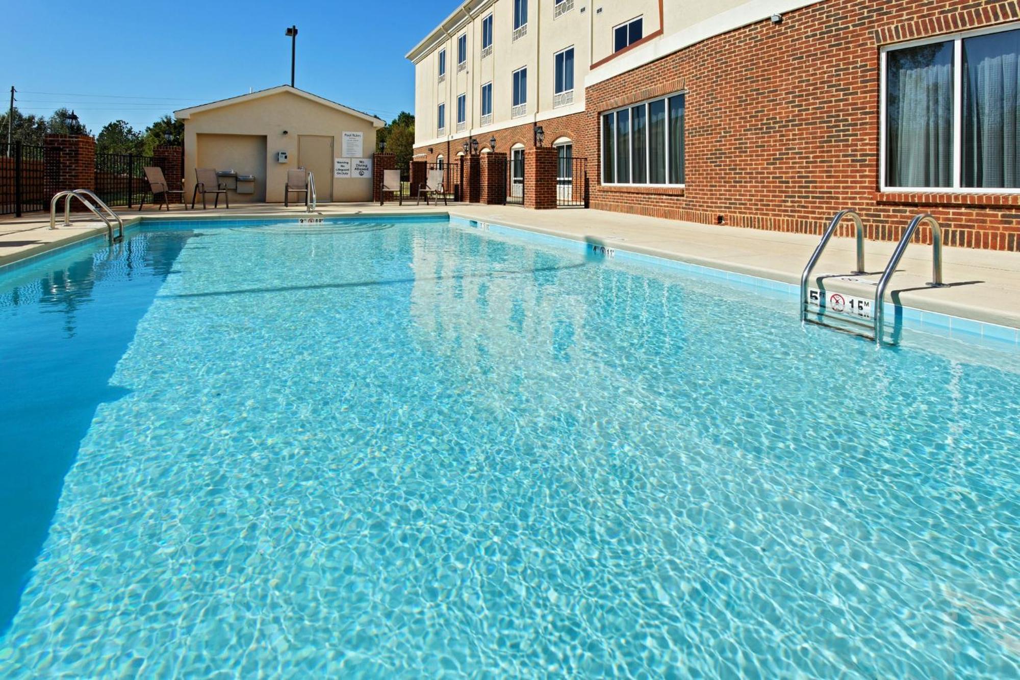 Holiday Inn Express Hotel & Suites Talladega By Ihg Ngoại thất bức ảnh