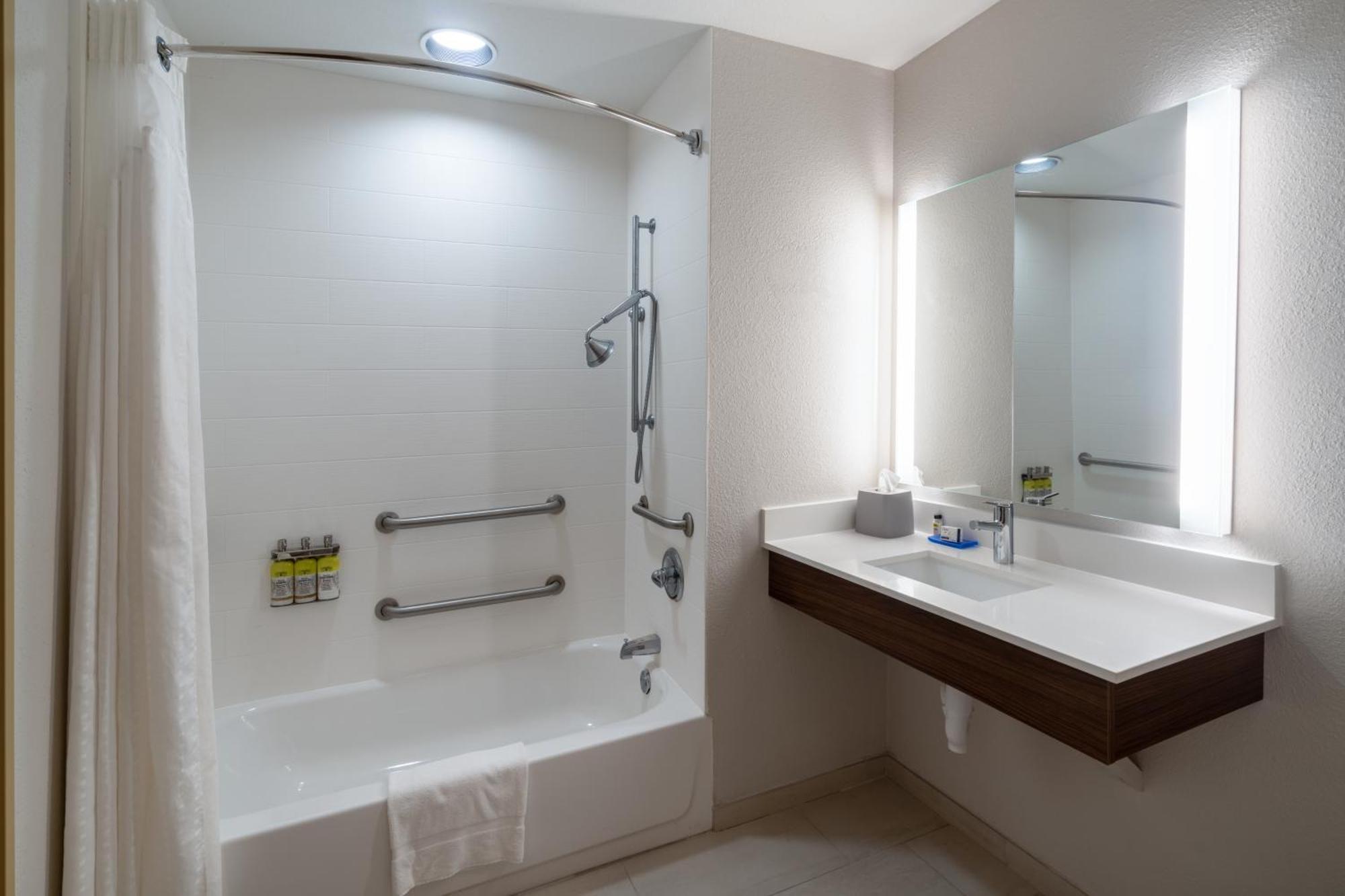 Holiday Inn Express Hotel & Suites Talladega By Ihg Ngoại thất bức ảnh